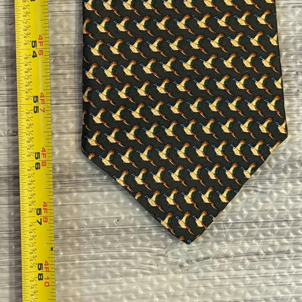 Museum Artifacts 100% Silk Tie Green Flying Pheasant Bird Hunting Outdoorsmen